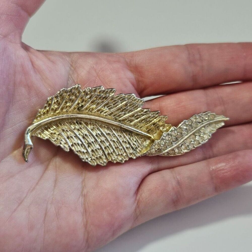 Vintage Sarah Coventry gold tone clear rhinestone leaf brooch